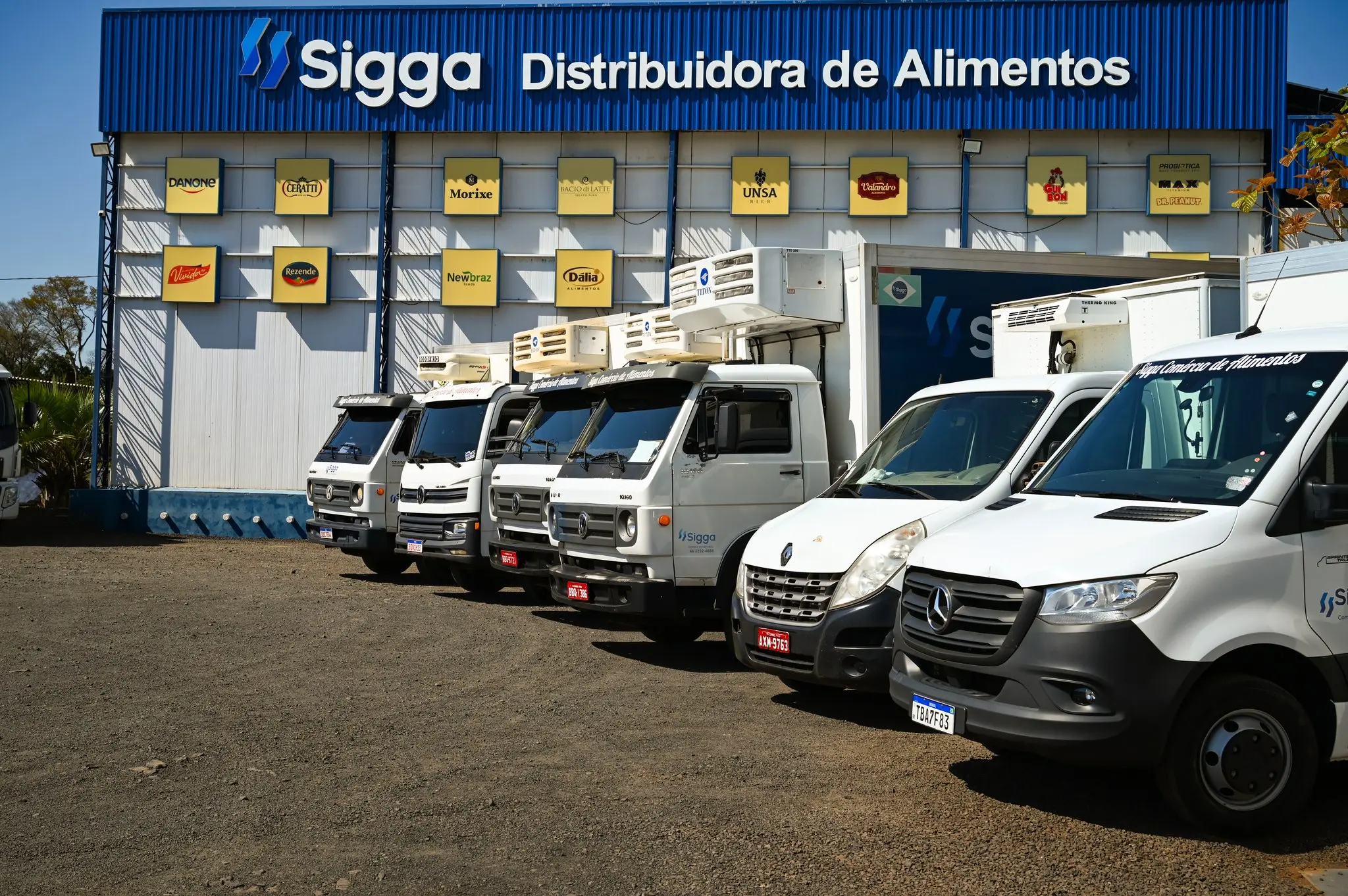 Pátio de docas e expedição ativa do hub logístico da Sigga Distribuidora